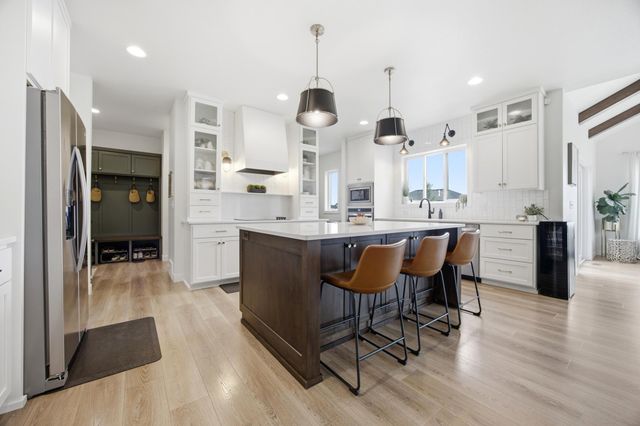 2651 Golden Lane S, Fargo, ND 58104