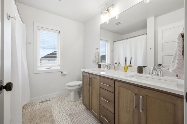 2651 Golden Lane S, Fargo, ND 58104