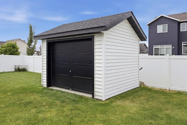 2651 Golden Lane S, Fargo, ND 58104