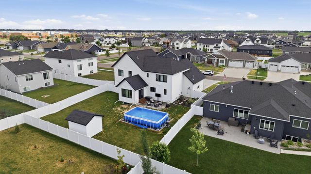 2651 Golden Lane S, Fargo, ND 58104