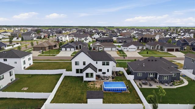 2651 Golden Lane S, Fargo, ND 58104
