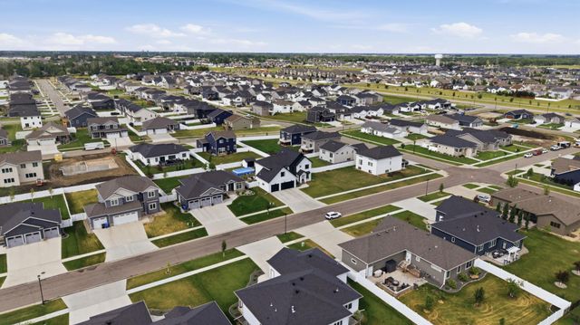 2651 Golden Lane S, Fargo, ND 58104