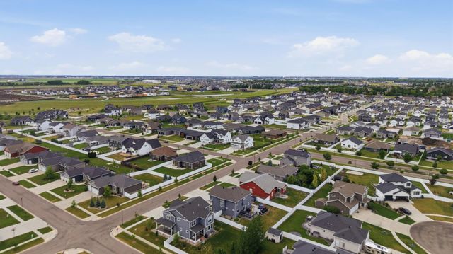 2651 Golden Lane S, Fargo, ND 58104