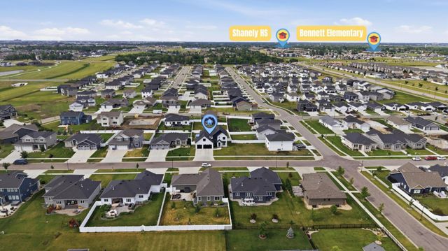 2651 Golden Lane S, Fargo, ND 58104