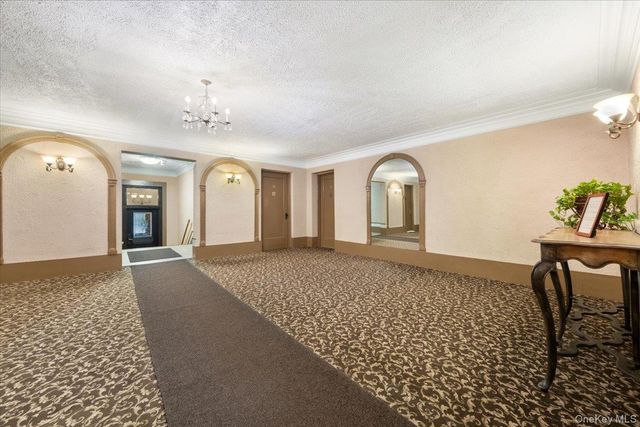 30 Windsor Terrace AA1, White Plains, NY 10601