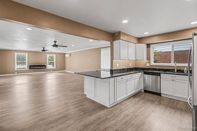 2177 Alexander Drive, Troy, MI 48083