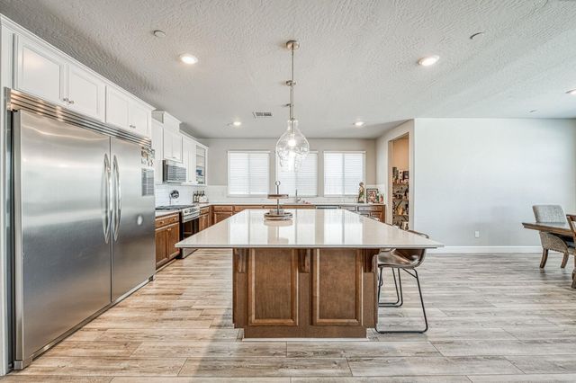 697 Expedition Way, Madera, CA 93636