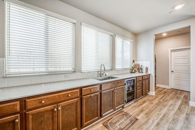697 Expedition Way, Madera, CA 93636