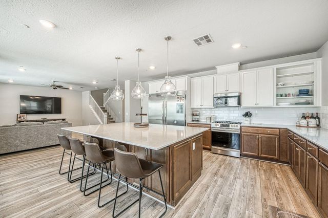 697 Expedition Way, Madera, CA 93636