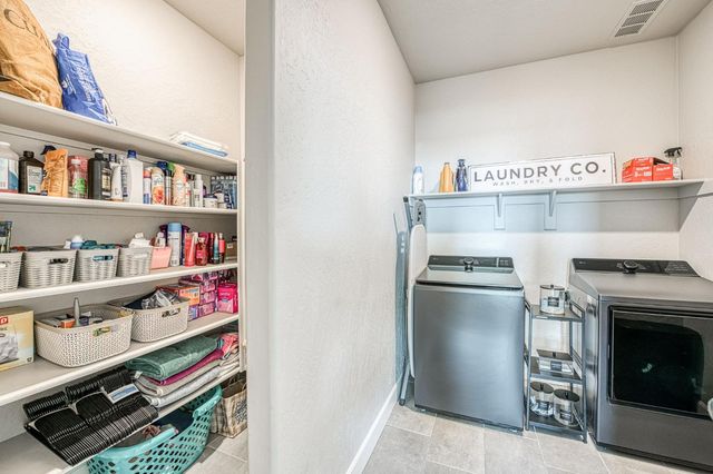 697 Expedition Way, Madera, CA 93636