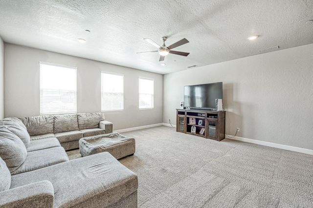 697 Expedition Way, Madera, CA 93636