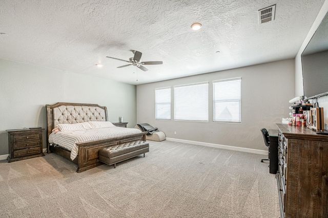 697 Expedition Way, Madera, CA 93636