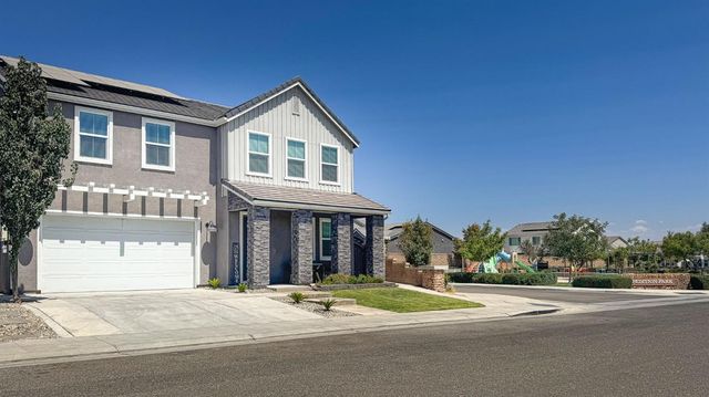 697 Expedition Way, Madera, CA 93636