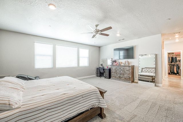 697 Expedition Way, Madera, CA 93636