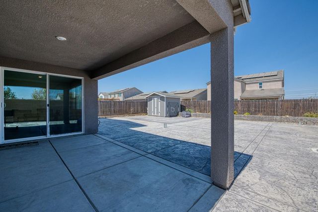 697 Expedition Way, Madera, CA 93636