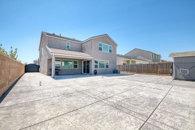 697 Expedition Way, Madera, CA 93636