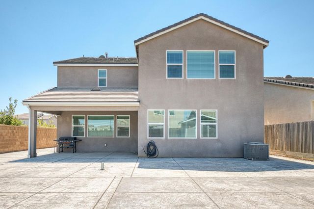 697 Expedition Way, Madera, CA 93636