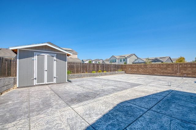 697 Expedition Way, Madera, CA 93636