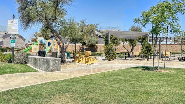 697 Expedition Way, Madera, CA 93636