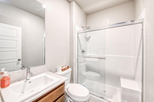 697 Expedition Way, Madera, CA 93636