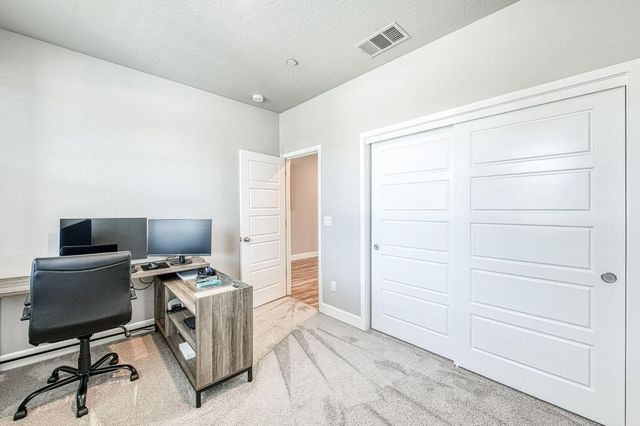 697 Expedition Way, Madera, CA 93636