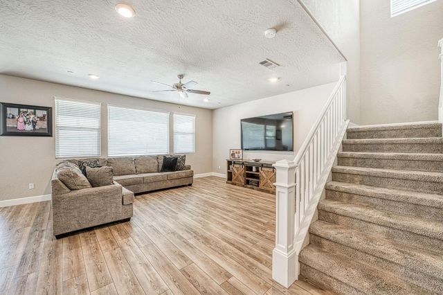 697 Expedition Way, Madera, CA 93636