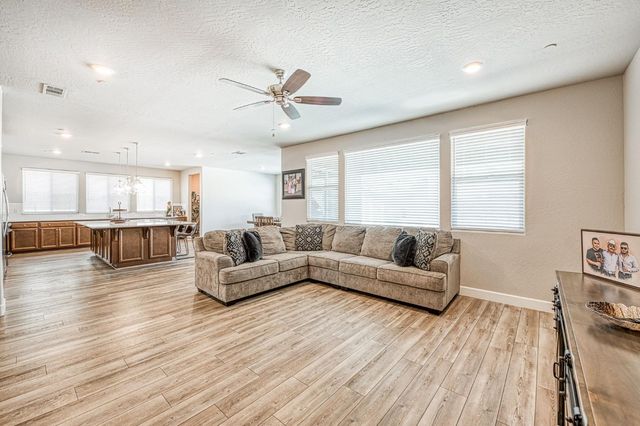 697 Expedition Way, Madera, CA 93636