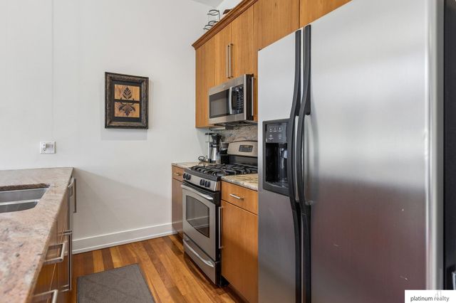 1138 Mayberry Plaza, Omaha, NE 68108