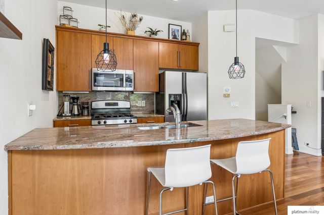 1138 Mayberry Plaza, Omaha, NE 68108