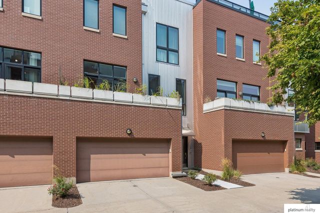 1138 Mayberry Plaza, Omaha, NE 68108
