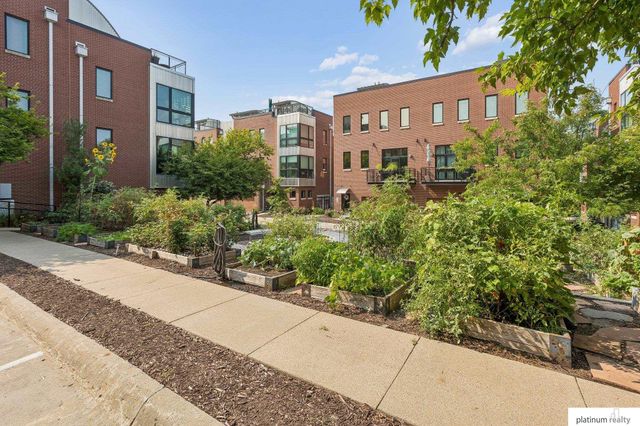 1138 Mayberry Plaza, Omaha, NE 68108