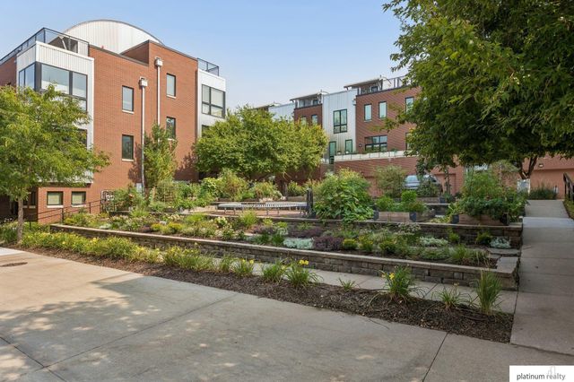 1138 Mayberry Plaza, Omaha, NE 68108