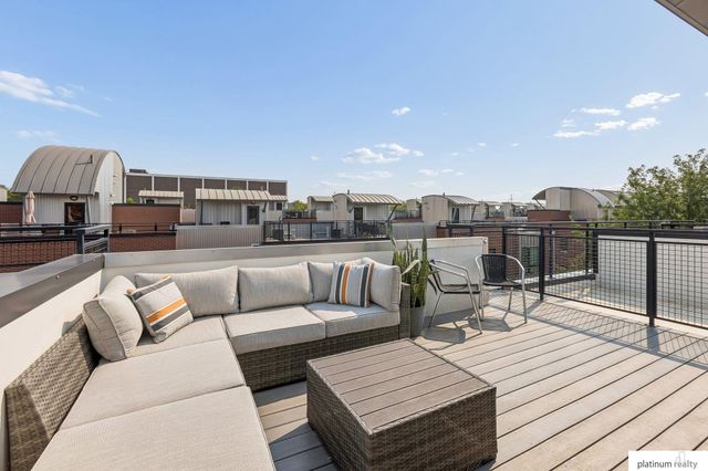 1138 Mayberry Plaza, Omaha, NE 68108