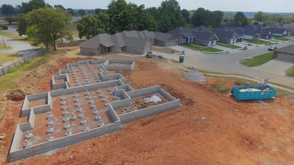 2443 E Swallow Street, Springfield, MO 65804