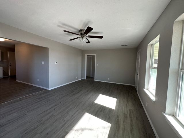 717 E Lamberth Road, Sherman, TX 75090