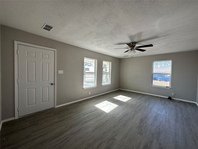 717 E Lamberth Road, Sherman, TX 75090