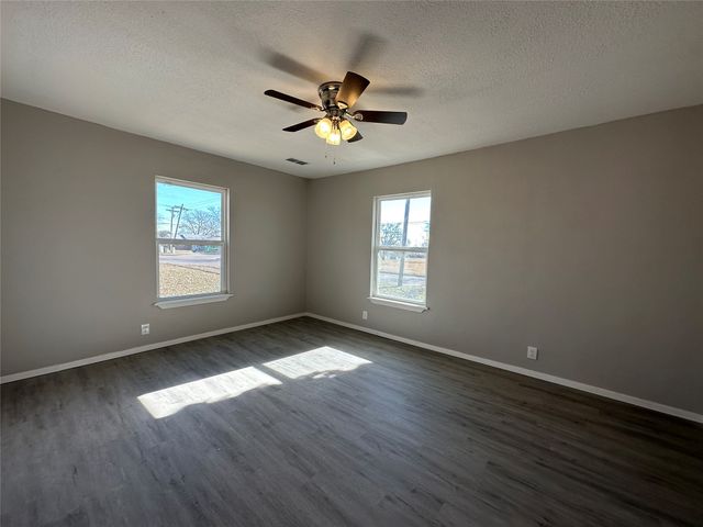 717 E Lamberth Road, Sherman, TX 75090