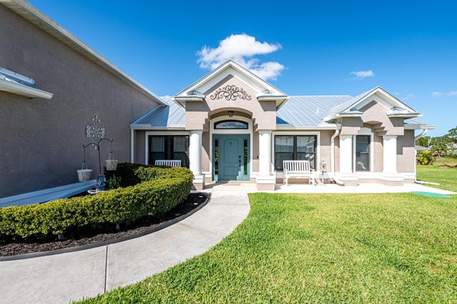 5871 NW Corso Court, Port St Lucie, FL 34986