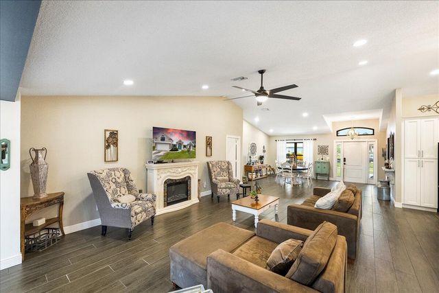 5871 NW Corso Court, Port St Lucie, FL 34986