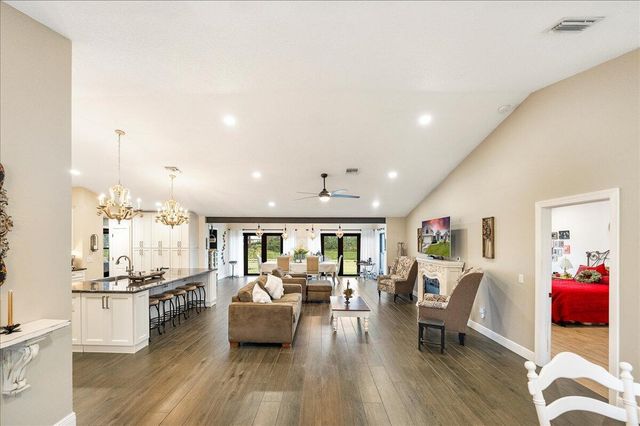5871 NW Corso Court, Port St Lucie, FL 34986