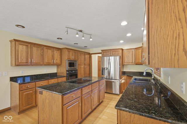 7231 Lakeside Woods Drive, Indianapolis, IN 46278