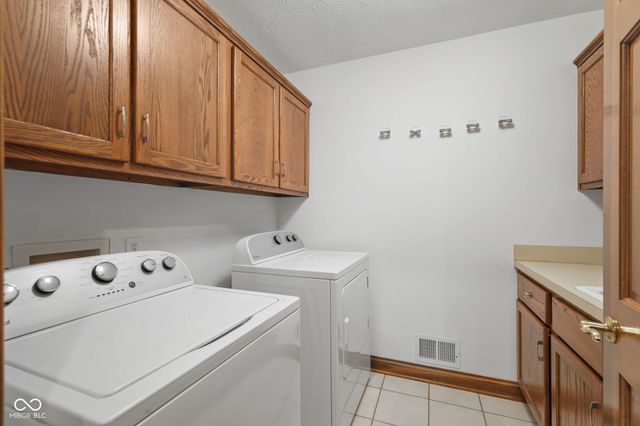 7231 Lakeside Woods Drive, Indianapolis, IN 46278