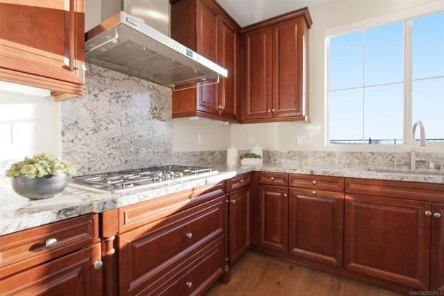 6741 Golden Glen Ln, San Diego, CA 92126