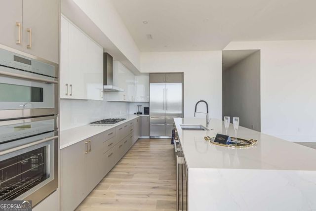 2425 Peachtree Road NE 1605, Atlanta, GA 30305