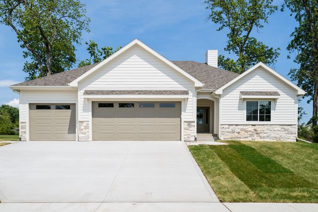 807 Bridgeview Street, Polk City, IA 50226