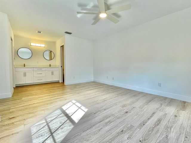 359 Prestwick Circle 2, Palm Beach Gardens, FL 33418
