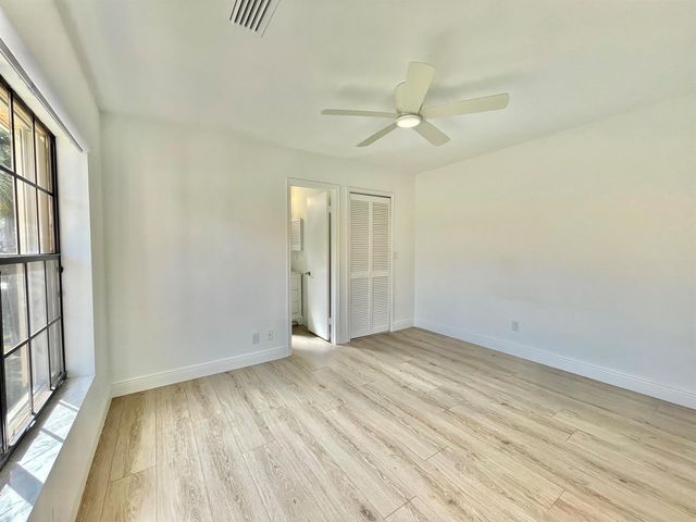359 Prestwick Circle 2, Palm Beach Gardens, FL 33418