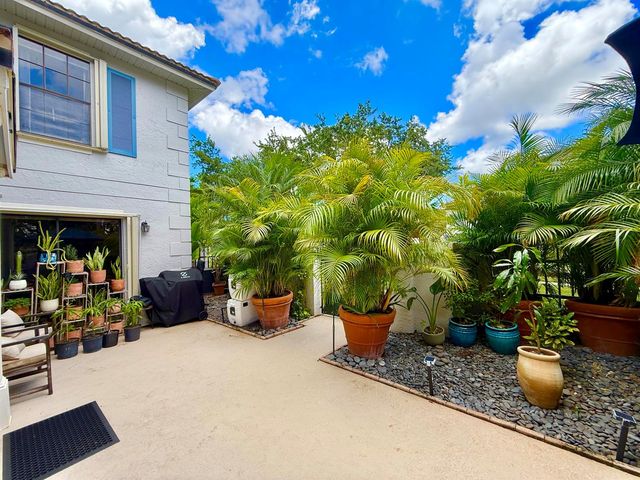 359 Prestwick Circle 2, Palm Beach Gardens, FL 33418