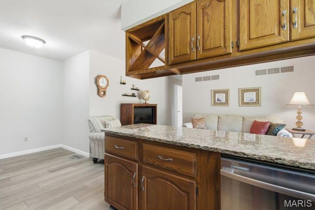 893 Oklahoma Avenue, Ballwin, MO 63021