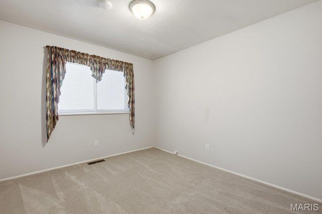 893 Oklahoma Avenue, Ballwin, MO 63021